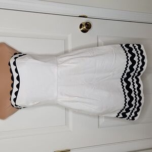 Vineyard Vines white strapless dress with blue wave detail pockets summer sz 8